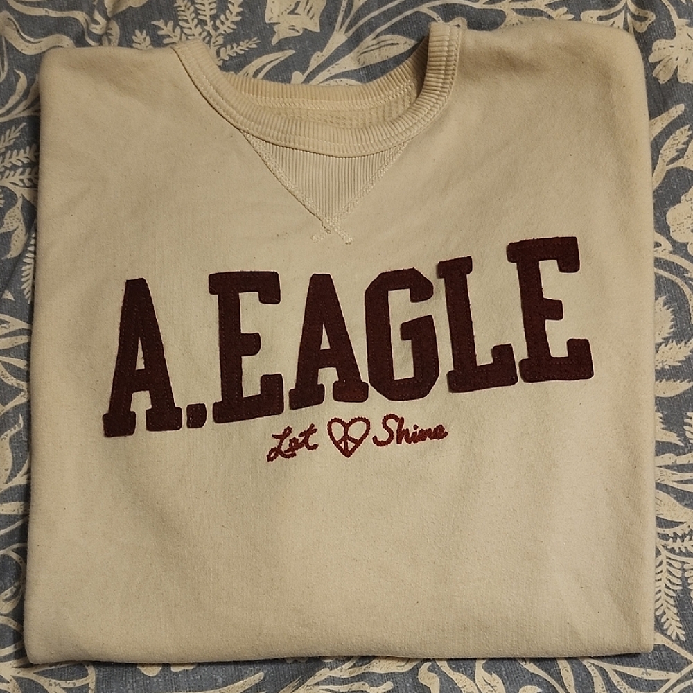 American Eagle Cream Crew Neck Sweater, Size Medium